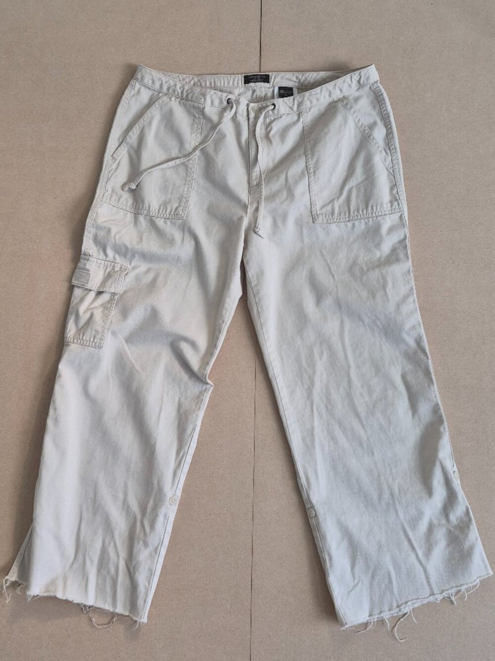 Eddie Bauer Pants Womens 14 Beige Cargo Crop Roll Tab Cotton Mercer Fit